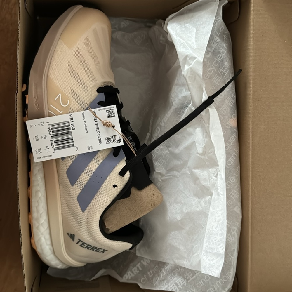 BRAND NEW WOMENS SNEAKERS